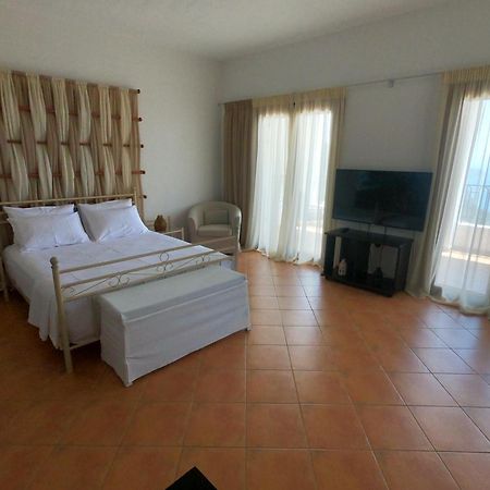 Horizon Studios With Sea View - Free Parking Глосса Экстерьер фото