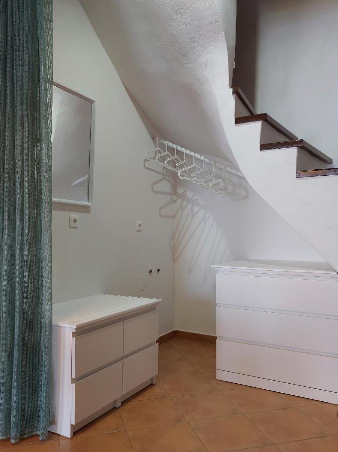 Horizon Studios With Sea View - Free Parking Глосса Экстерьер фото