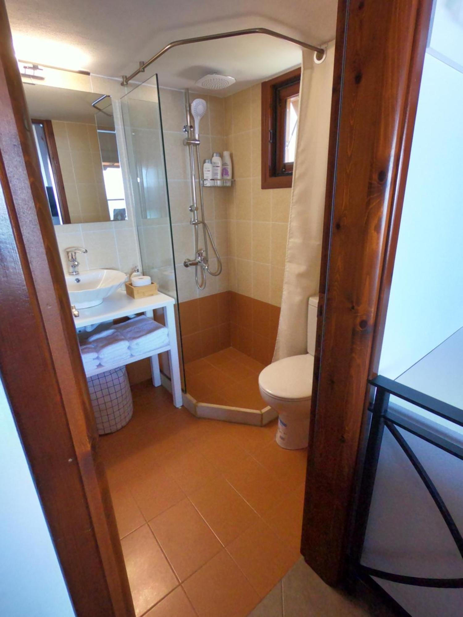 Horizon Studios With Sea View - Free Parking Глосса Экстерьер фото